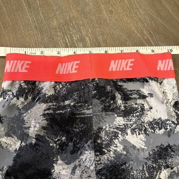 Nike Dri-Fit Girl’s Cropped Leggings Pink Athletic Capris Size Medium 5-6 Years - Picture 6 of 7